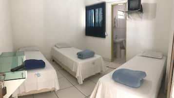 Quarto triplo básico | Wi-Fi de cortesia, roupa de cama