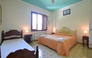 3 多间卧室、免费 WiFi、床单