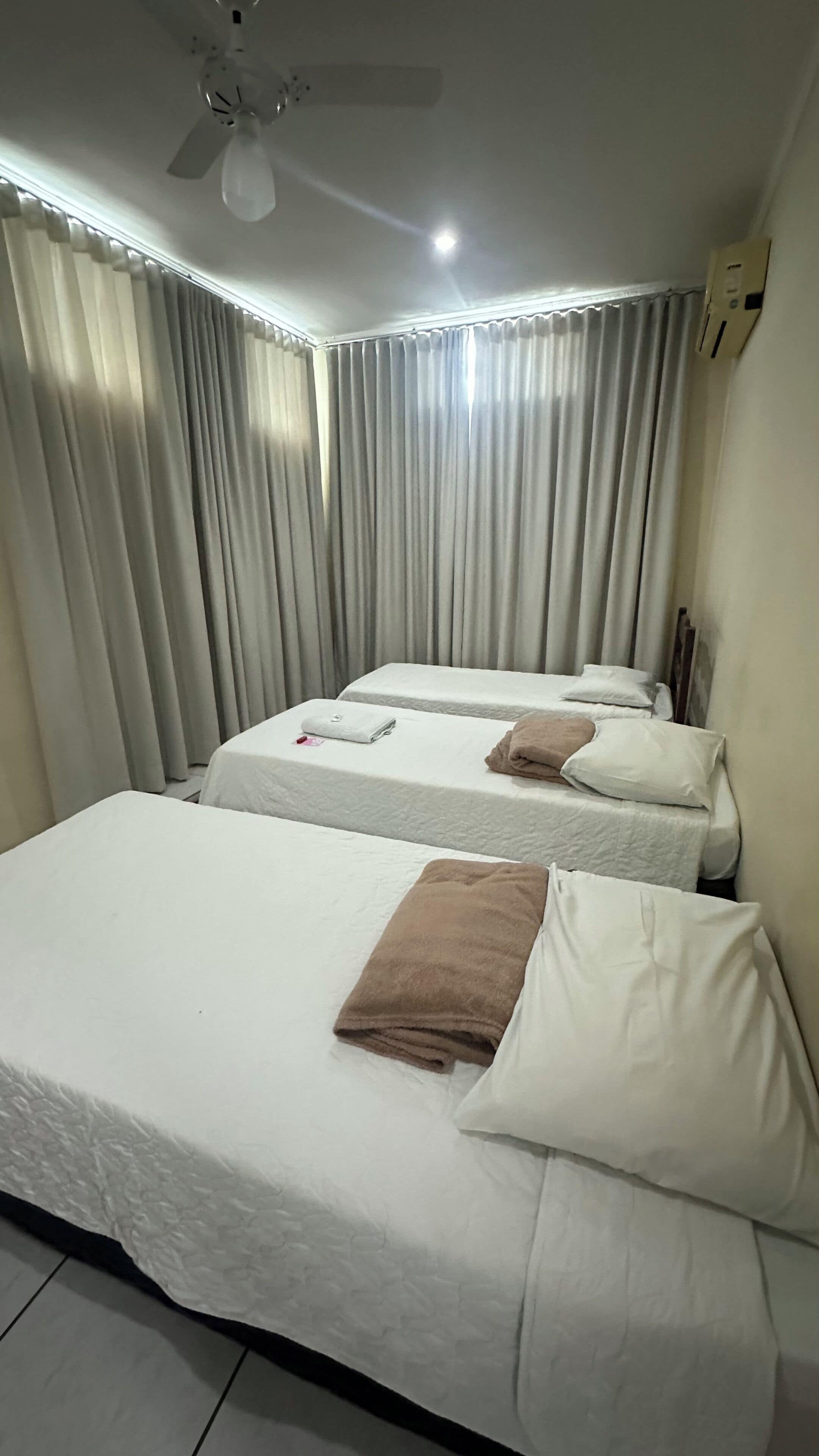 Quarto triplo standard com banheiro compartilhado
