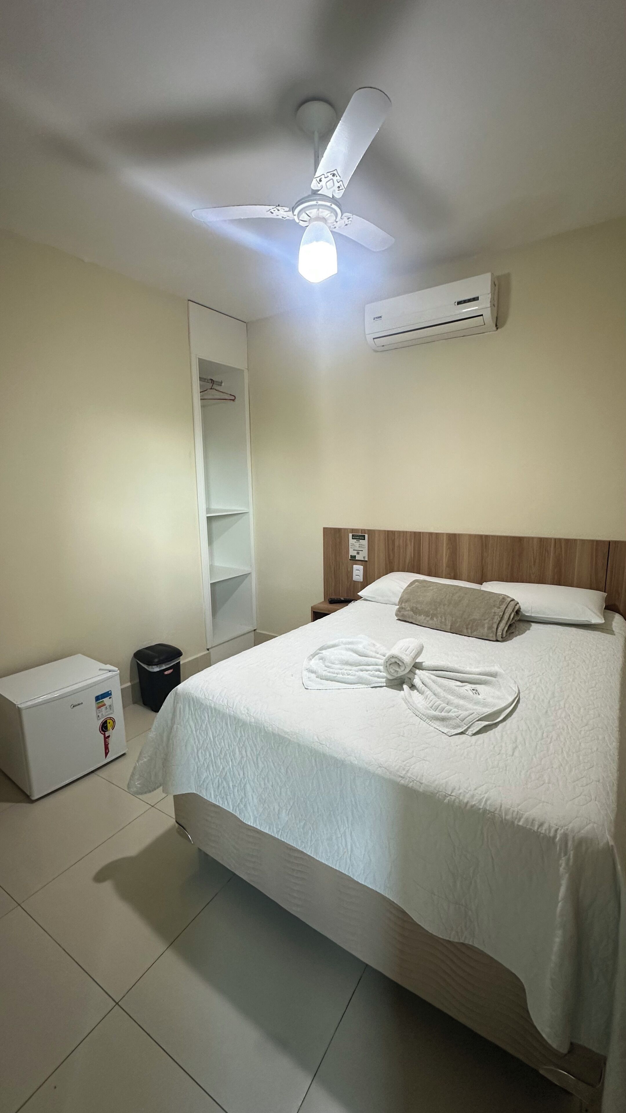 Quarto casal executivo, 1 cama de casal | Cortinas blackout, Wi-Fi de cortesia, roupa de cama