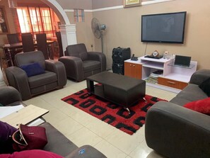 Téléviseur, foyer, chaîne audio, imprimante