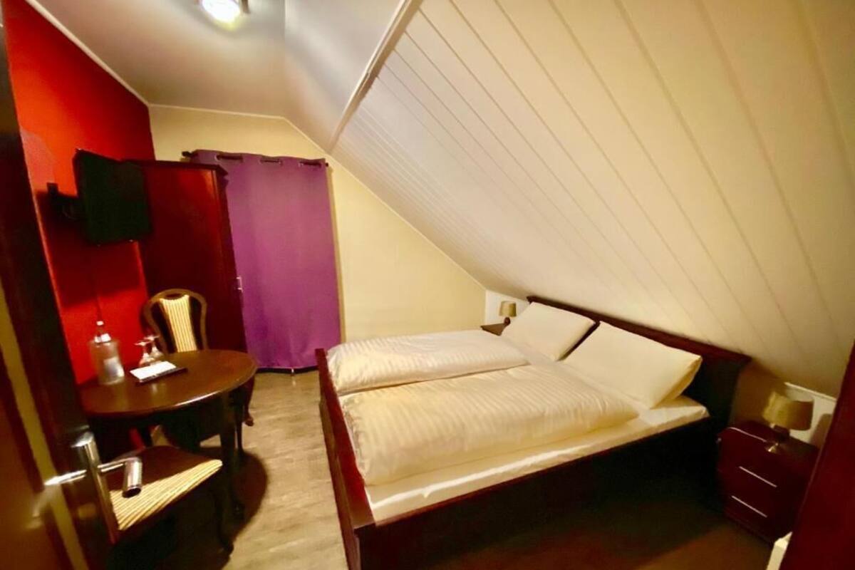 Basic Double Room | WiFi (free)