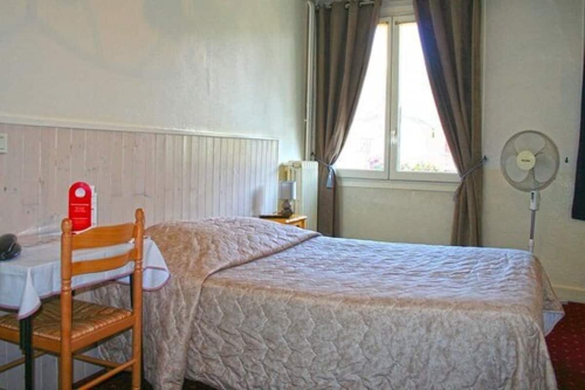 Üç Kişilik Oda | Masa, ses yalıtımı, ücretsiz kablosuz İnternet, çarşaf takımı