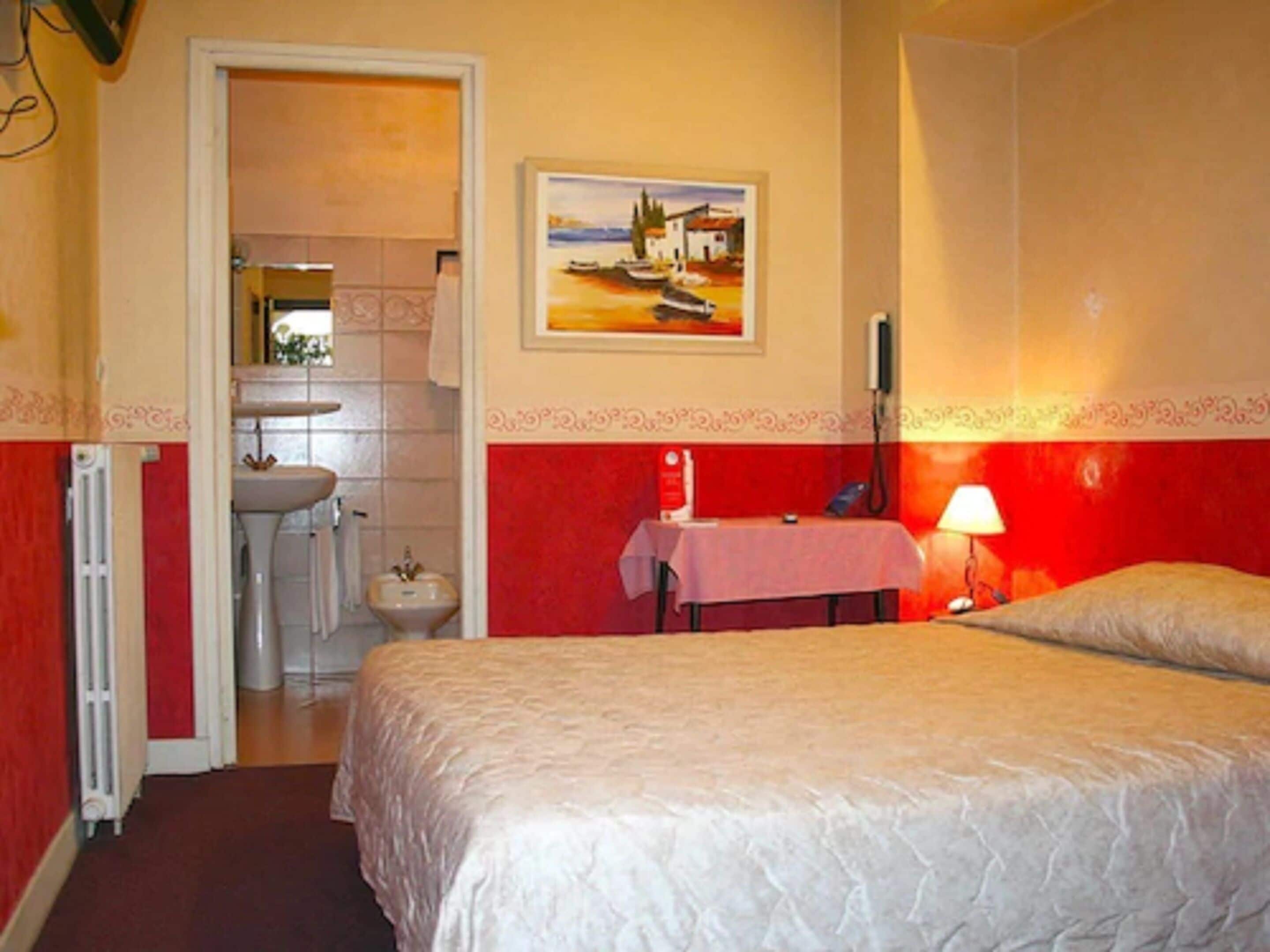 double room | 1 bedroom, desk, soundproofing, free wifi