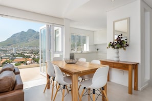 Grand House, 2 Bedrooms | In-room dining