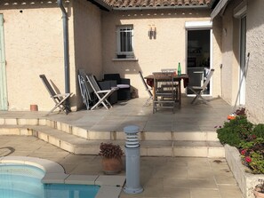 تناول الطعام بالخارج