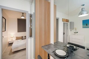 1 chambre, fer et planche à repasser, Wi-Fi, draps fournis