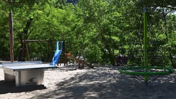 Children’s play area – outdoor