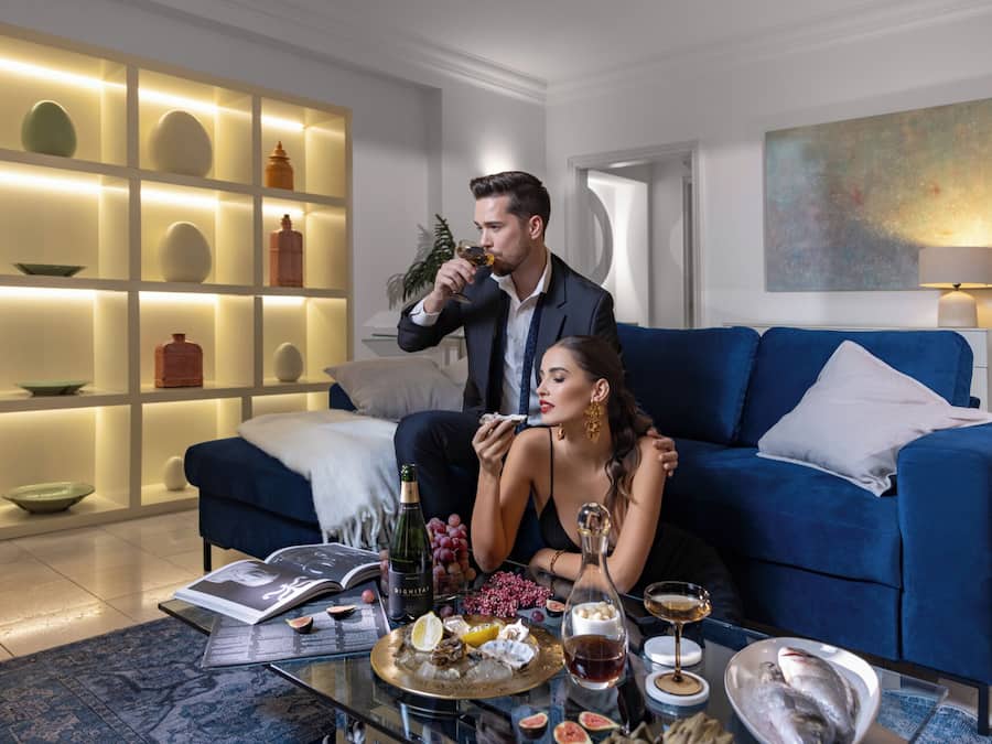 Televisión de pantalla plana, piso con calefacción