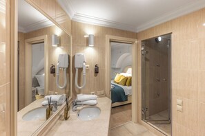 Separate bathtub and shower, jetted bath, hydromassage showerhead - President Boutique Apartments #8 by goodnite cz (Brno)