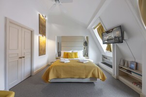 Presidential Apartment | Individually decorated, soundproofing, iron/ironing board, free WiFi