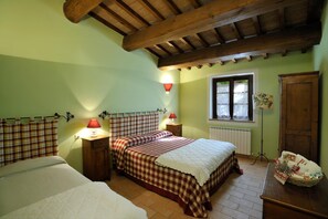 2 Schlafzimmer, BĂŒgeleisen/BĂŒgelbrett, WLAN, BettwĂ€sche