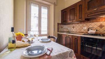 Apartment, 3 Bedrooms | In-room dining