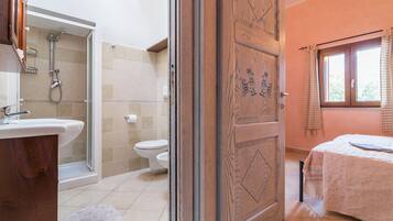 Apartemen, 2 kamar tidur | Kamar mandi | Shower, pancuran hujan, pengering rambut, dan kloset