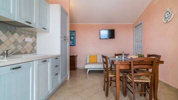 Apartment, 2 Bedrooms | In-room dining