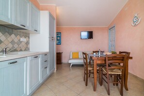 Apartamento, 2 habitaciones | Servicio de comidas en la habitación