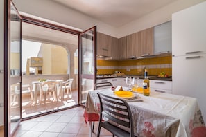 Apartment, 2 Bedrooms | In-room dining - Casa Trifoglio (Dorgali)