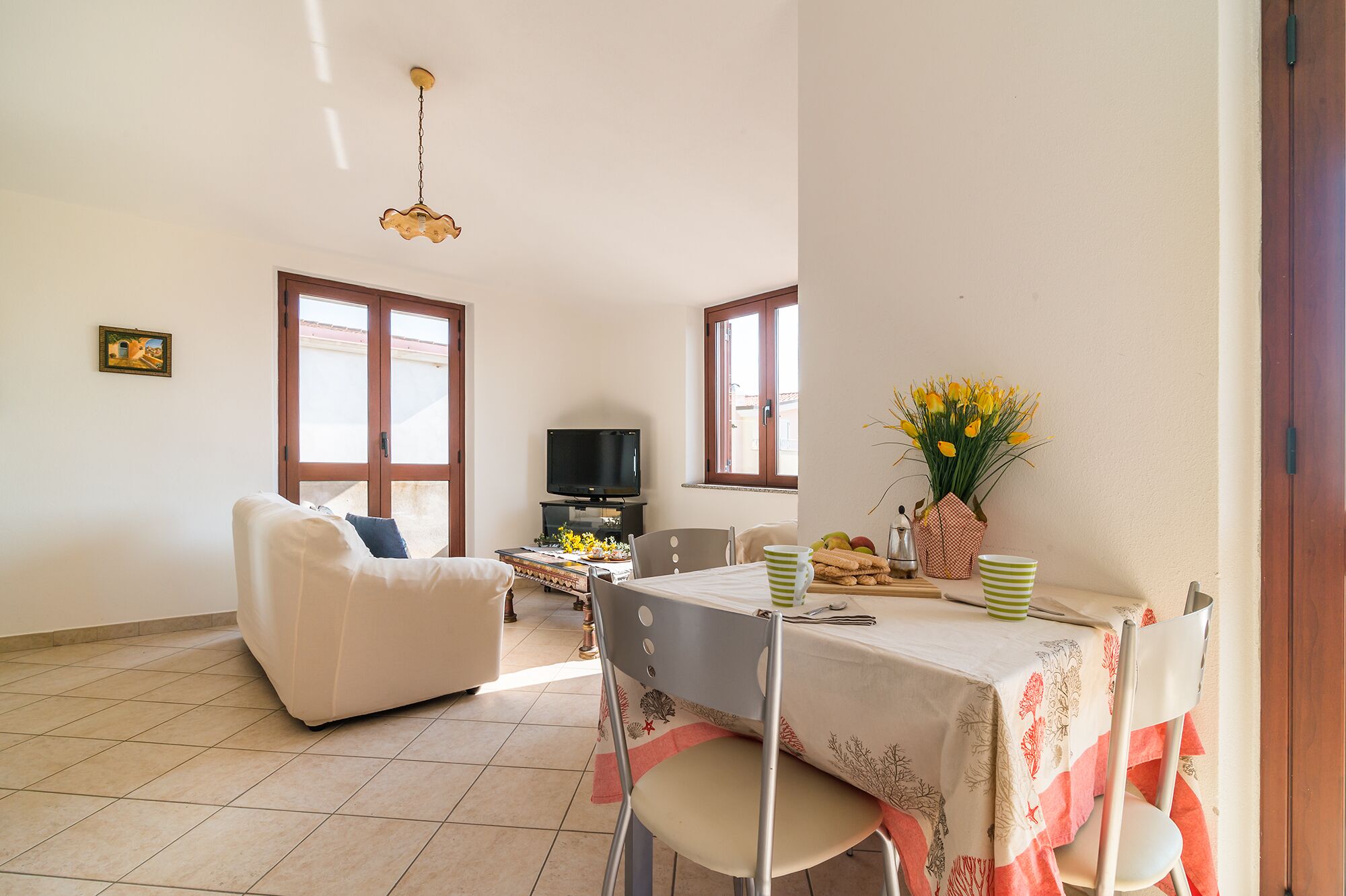 Apartamento, 2 quartos | Opções para refeição no quarto