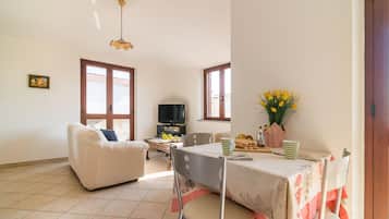 Apartamento, 2 quartos | Opções para refeição no quarto