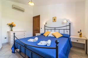 Apartment, 2 Bedrooms | 2 bedrooms, iron/ironing board - Casa Papavero (Dorgali)