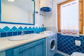 Departamento, 2 habitaciones | Lavabo en el baño