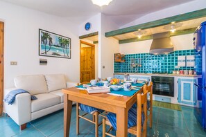 Departamento, 2 habitaciones | Área de sala de estar | Televisión 