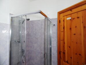 Apartment, 2 Bedrooms | Bathroom shower