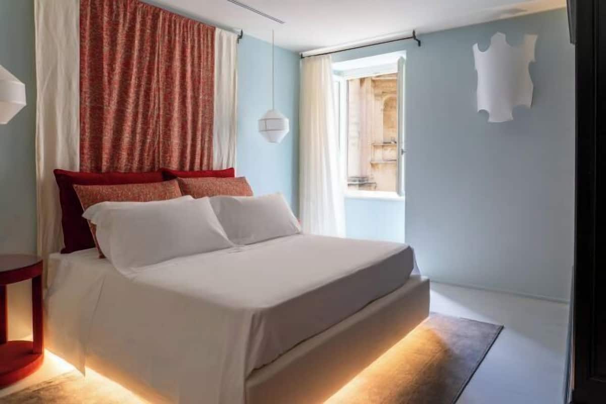 Minibar, soundproofing, WiFi (free), individually decorated