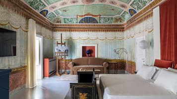 Executive-Suite, Stadtblick | 1 Schlafzimmer, Minibar, individuell dekoriert, individuell eingerichtet