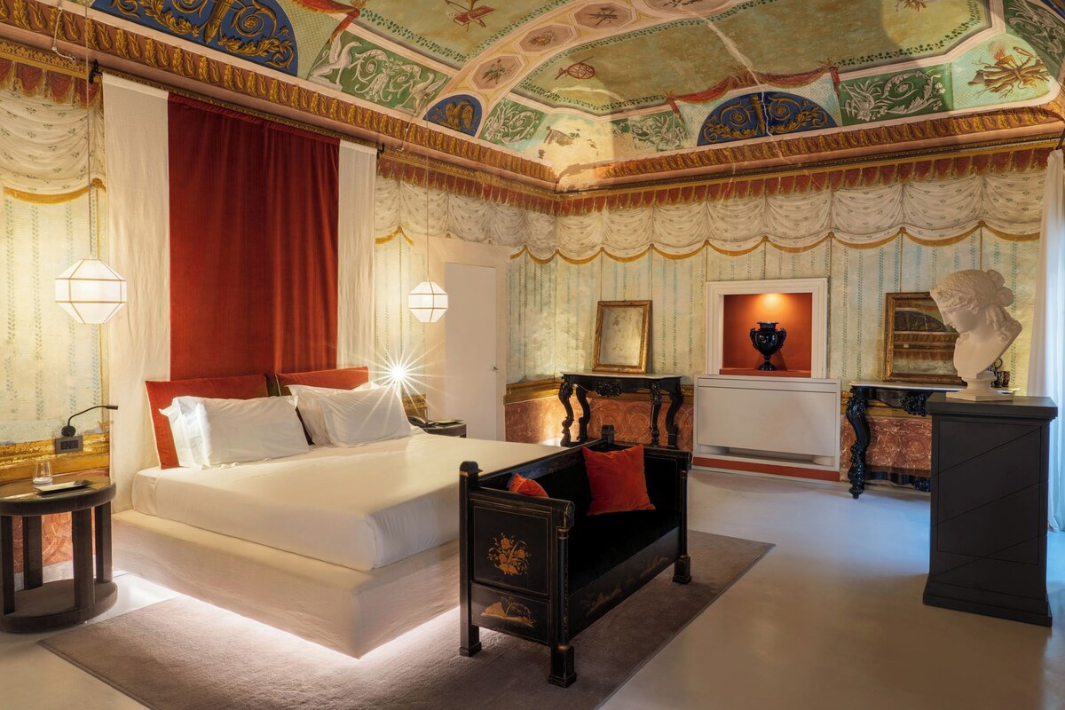 Premium bedding, down duvets, minibar, soundproofing