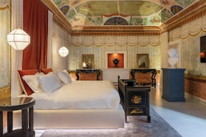 Executive suite, uitzicht op stad | Een minibar, individueel gedecoreerd, individueel gemeubileerd