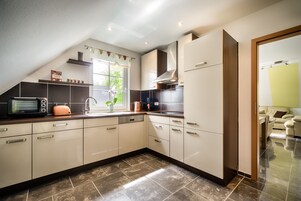 Comfort Apartment, 3 Bedrooms (Buhne9, incl. 110 EUR Cleaning Fee) | Private kitchen | Stovetop, coffee/tea maker, electric kettle, toaster