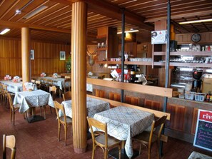 Sudah termasuk sarapan ala kontinental setiap hari