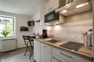 Comfort Double Room, 1 Queen Bed (incl. 35 EUR Cleaning Fee) | Private kitchenette | Stovetop, coffee/tea maker, electric kettle, toaster