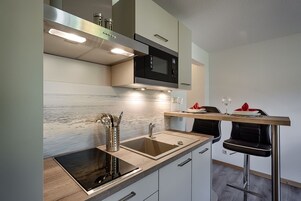 Junior Suite (incl. 50 EUR Cleaning Fee) | Private kitchen | Stovetop, coffee/tea maker, electric kettle, toaster