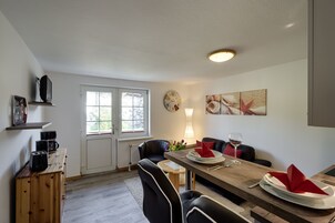 Junior Suite (incl. 50 EUR Cleaning Fee) | Living area | 32-inch LED TV with satellite channels, TV