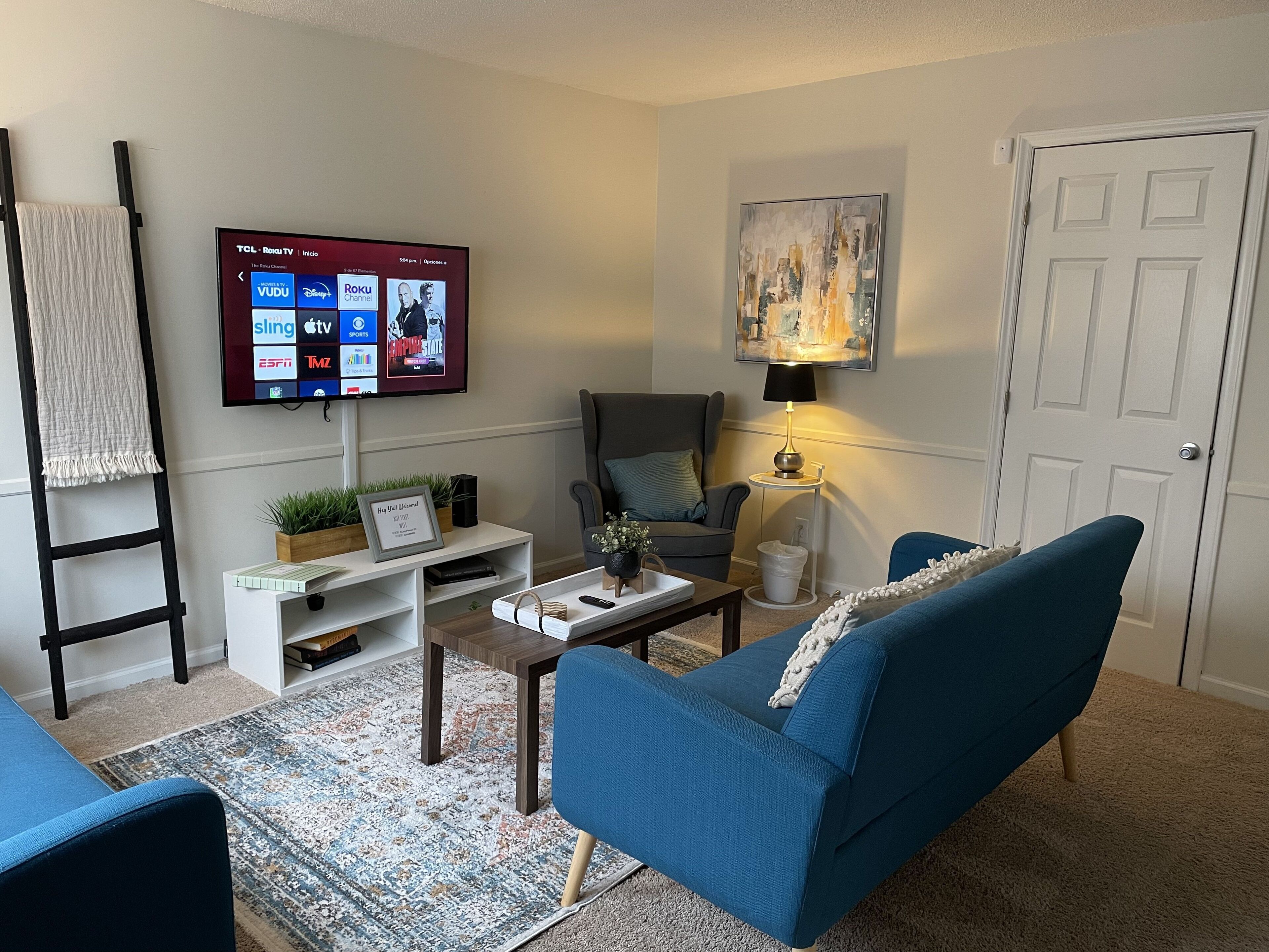 Private FENCED Yard, 2Min To HPU, 5min to Eats, 2 Smart TVs