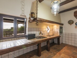 Mikrowelle, Ofen, Geschirrspüler, Hochstuhl