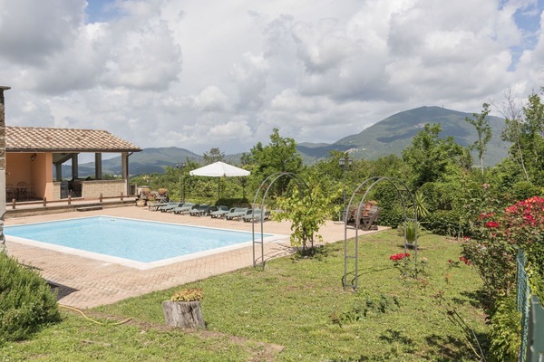 Nuage, Ciel, Plante, Bâtiment, Piscine, L'Eau, Arbre, Lot Terre, Fenêtre, Loisir