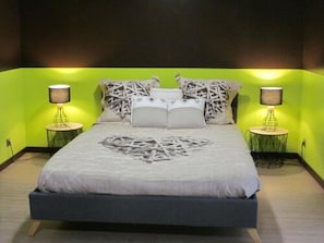 Comfort-Vierbettzimmer | Individuell dekoriert, individuell eingerichtet, kostenlose Babybetten