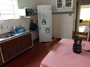 Geladeira, micro-ondas