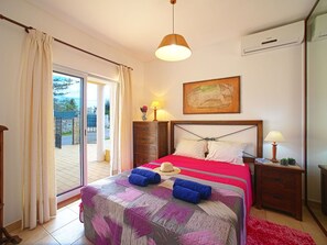 4 bedrooms, iron/ironing board, travel cot, free WiFi