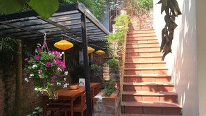 Outdoor dining - Three-bedroom Bungalow with Pool in Hoi An (Tp. Hội An)
