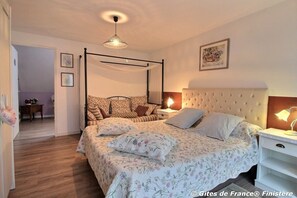 Habitación doble estándar (Après la pluie) | Decoración personalizada, muebles diferentes y escritorio 