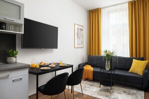 Apartament Comfort | Sala d'estar | Televisor