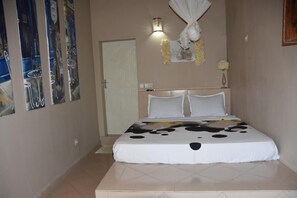 Een strijkplank/strijkijzer, gratis wifi, beddengoed