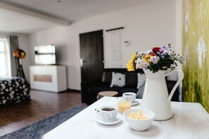 Comfort Quadruple Room | Private kitchen | Fridge, microwave, oven, stovetop - Apartments Zelny Trh III (Brno)