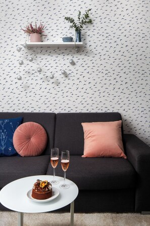 Comfort Quadruple Room | Living area | Flat-screen TV