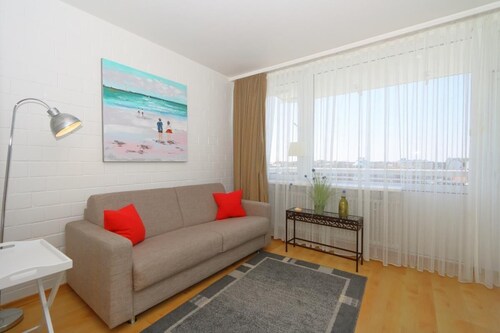 App. Kluge 46<br>Location:<br>The apartment building is located on the pedestrian zone Wilhelmstraße, which merges into Friedrichstraße. The beach is approx. 500 m away. The apartment with balcony is located on the 5th floor with a view over the city.<br>