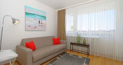 App. Kluge 46<br>Location:<br>The apartment building is located on the pedestrian zone Wilhelmstraße, which merges into Friedrichstraße. The beach is approx. 500 m away. The apartment with balcony is located on the 5th floor with a view over the city.<br>